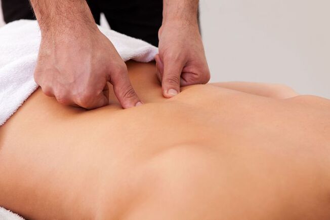 Masazh terapeutik - një metodë për të hequr qafe dhimbjen e shpinës në zonën e teheve të shpatullave