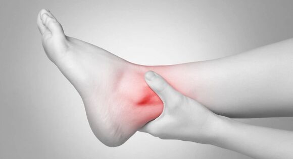 Ngurtësimi i kyçeve dhe dhimbja kronike e kyçit të këmbës janë komplikime të krusartrozës